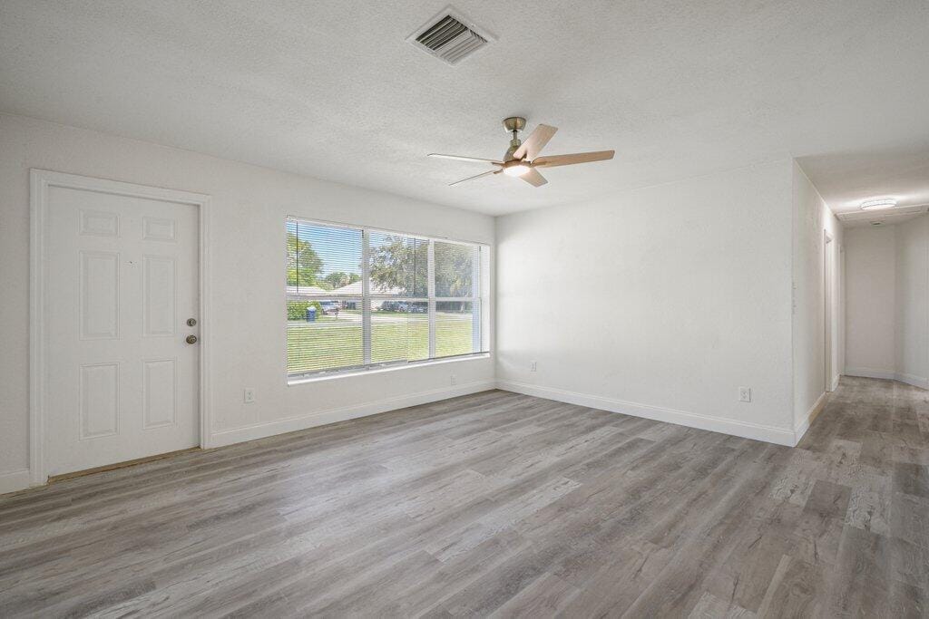 911 SE Dolphin Drive — photo 10