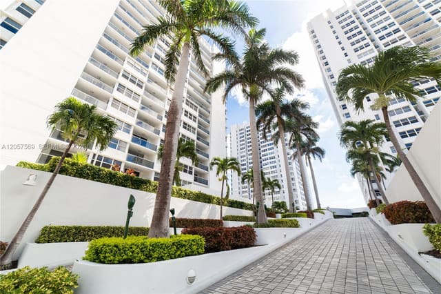 1904 S Ocean Drive 1803, Hallandale Beach, FL 33009