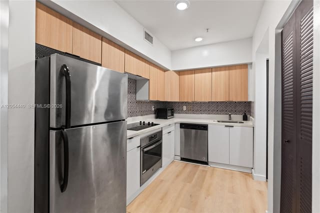 810 7th 102, Miami Beach, FL 33139