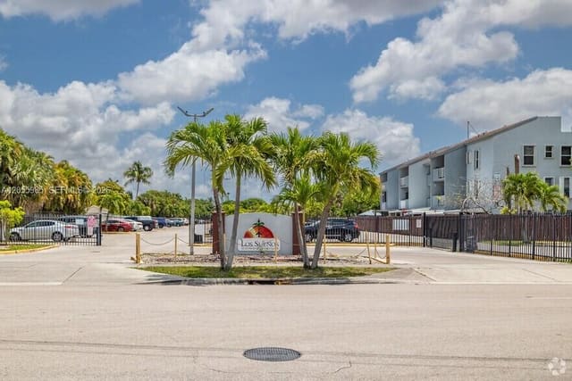 1725 W 60th Street F202, Hialeah, FL 33012