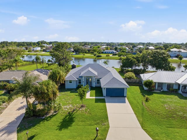 1174 SW Edinburgh Drive, sold in Port St Lucie Section 18, Port St Lucie, FL