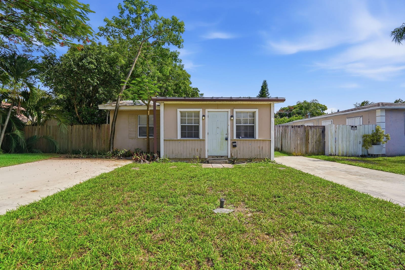Pending home at 2530 Adams Street, Hollywood, FL 33020
