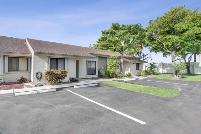 3066 S Oakland Forest Drive 902, sold in Pines Of Oakland Forest West, Oakland Park, FL