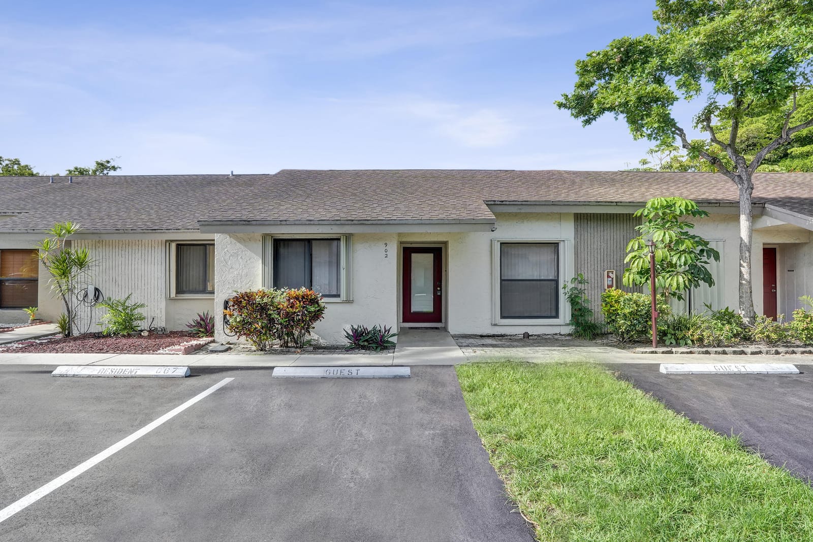 3066 S Oakland Forest Drive 902 — photo 2