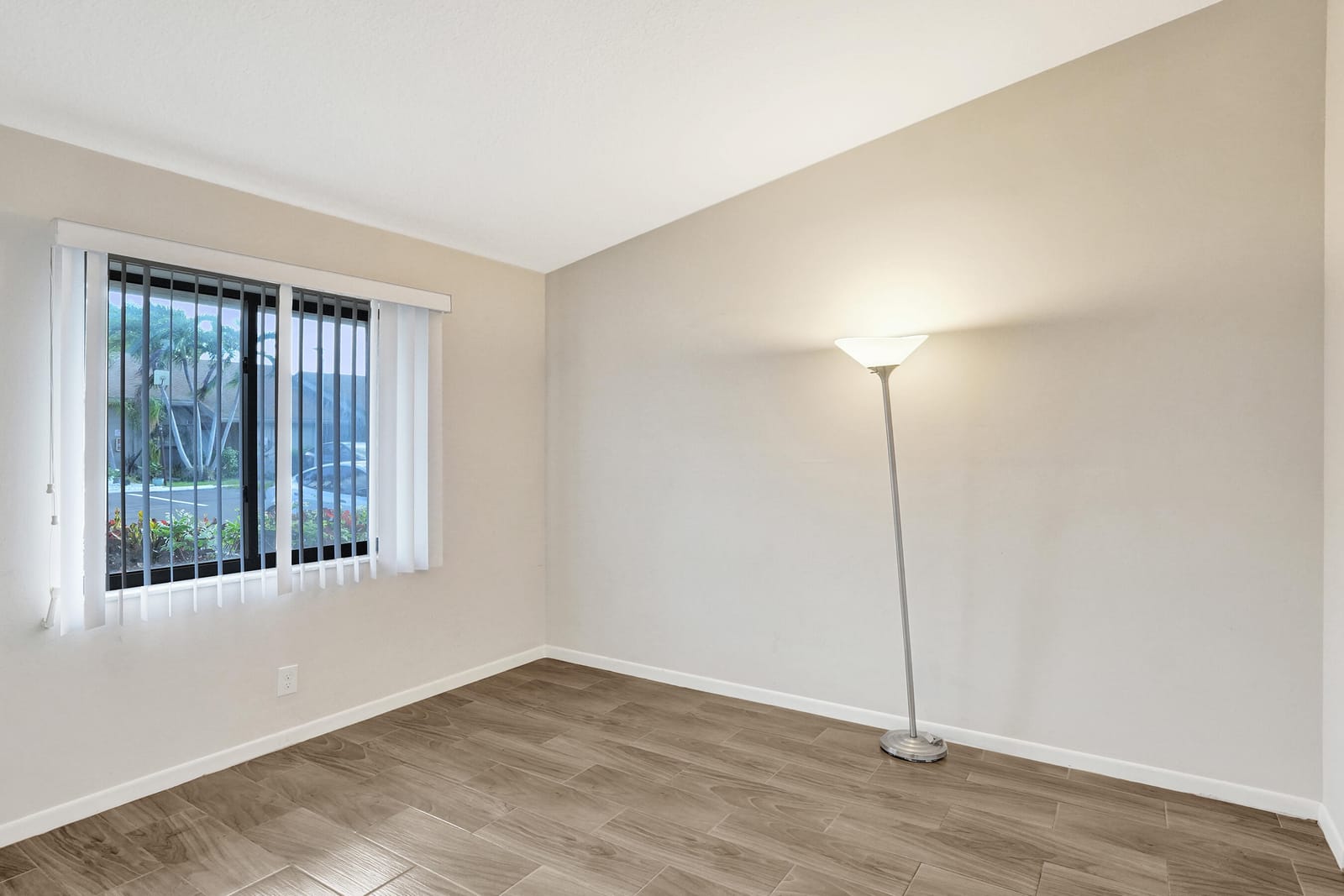 3066 S Oakland Forest Drive 902 — photo 4