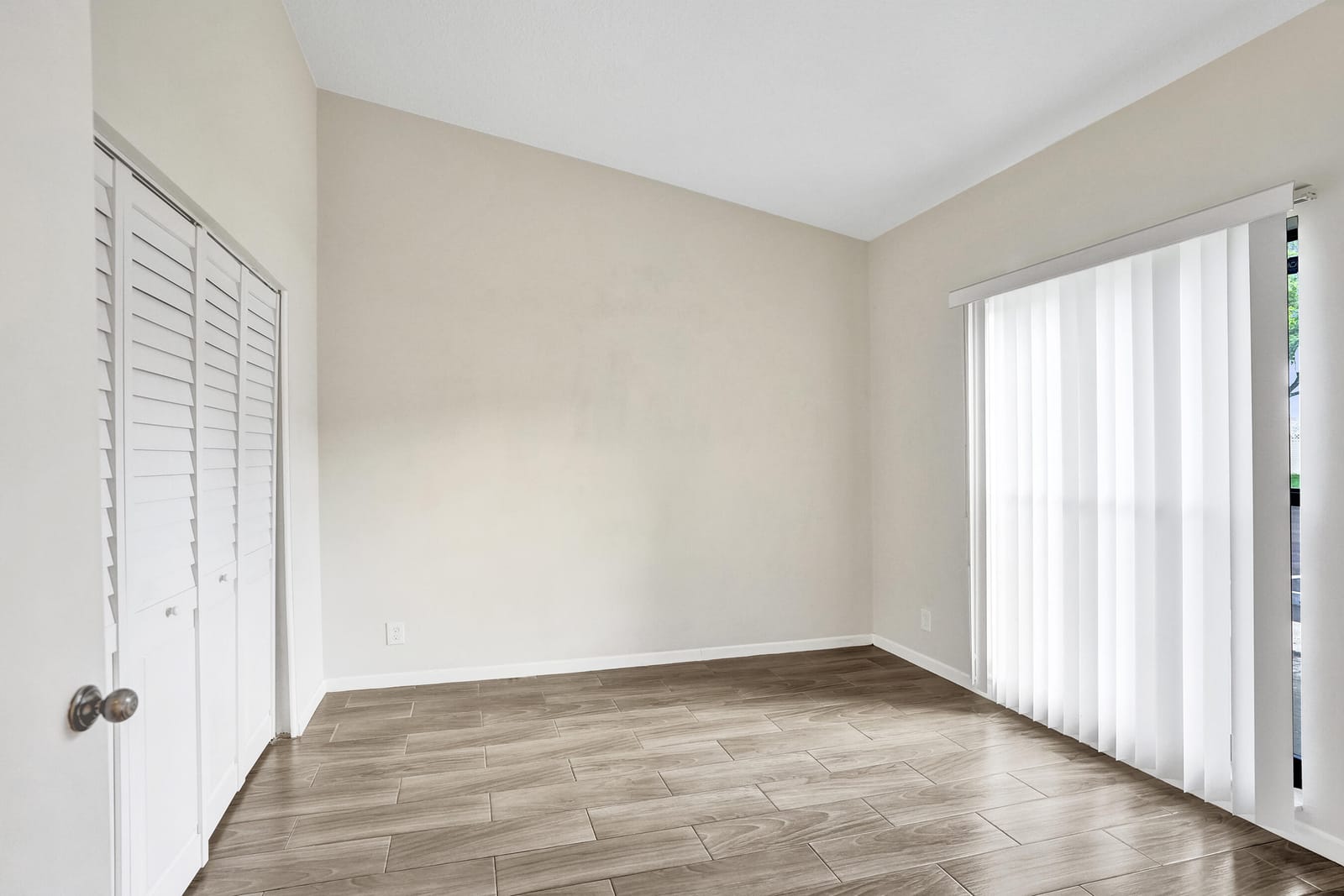 3066 S Oakland Forest Drive 902 — photo 6