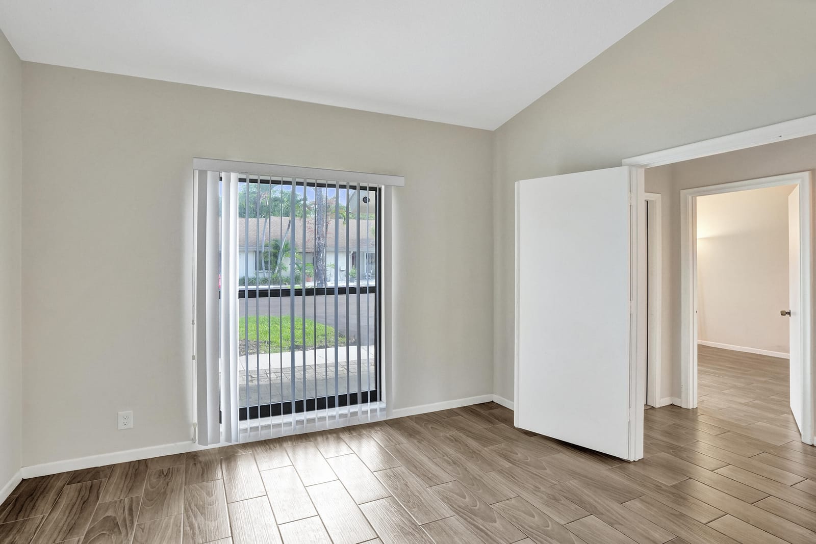 3066 S Oakland Forest Drive 902 — photo 8