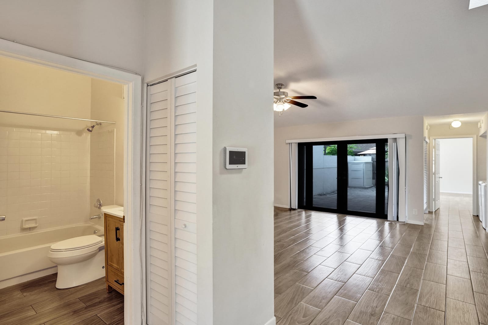 3066 S Oakland Forest Drive 902 — photo 10