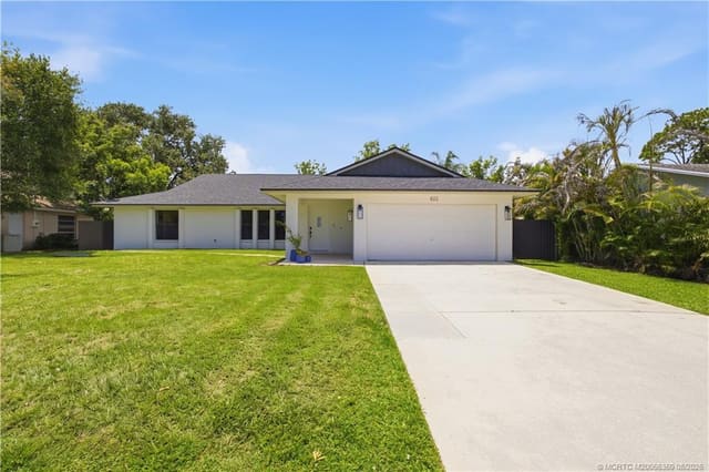 822 SE Cavern Avenue, sold in ZIP 34983, Port St Lucie, FL