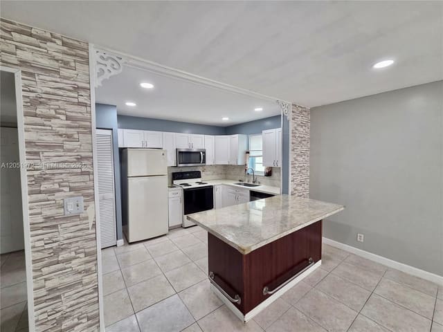 4159 NW 90th Avenue 201, Coral Springs, FL 33065