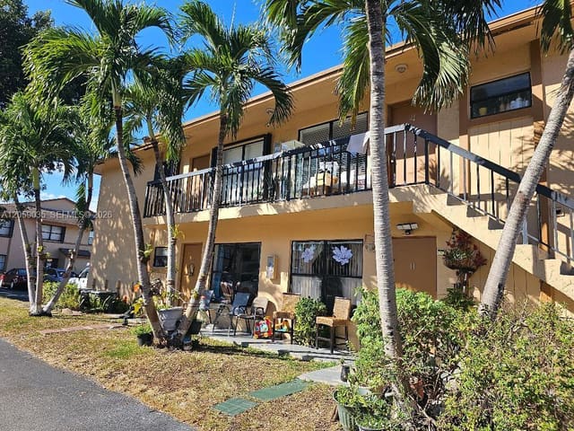2505 W 67th Place 22-27, Hialeah, FL 33016