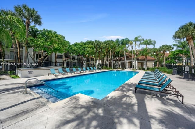 510 S Park Road 23-10, Hollywood, FL 33021