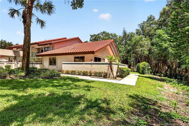 6041 SE Martinique Drive 104, Stuart, FL 34997