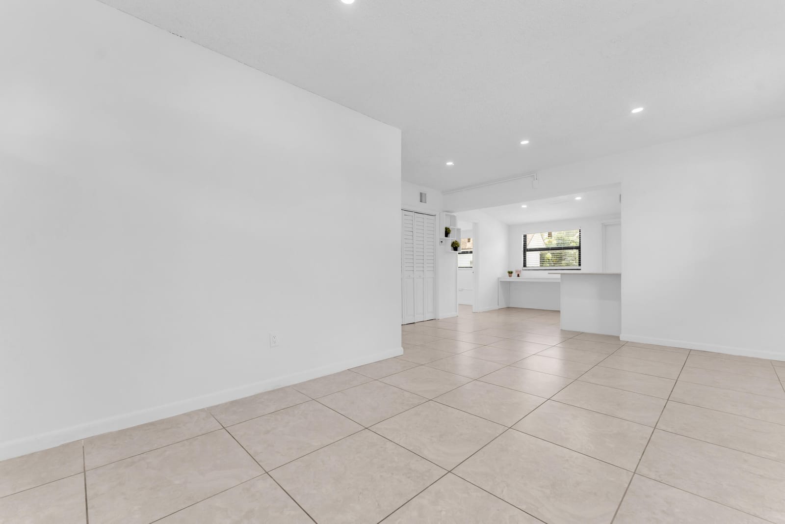 1712 NE 50TH Court — photo 12