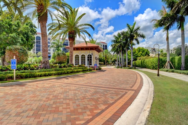 7460 La Paz Boulevard 304, Boca Raton, FL 33433