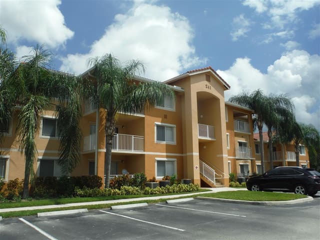 241 SW Palm Drive 107, FL 34986