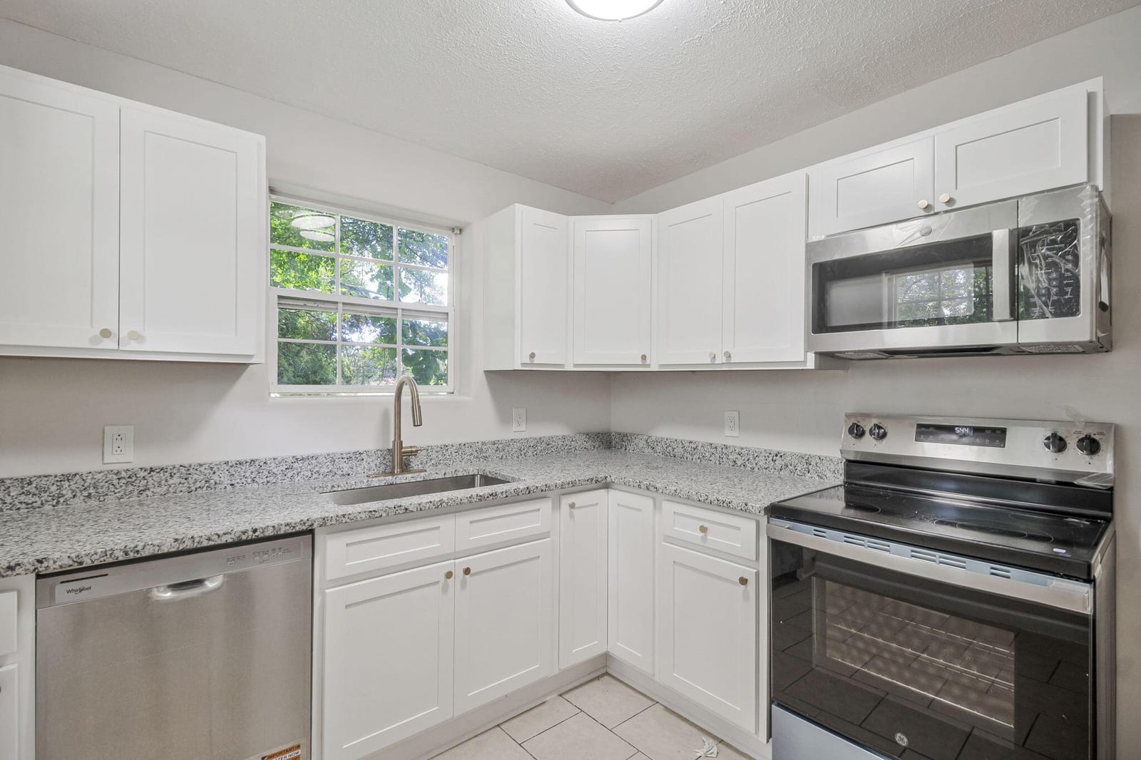 3031 W Jackson Street — photo 2