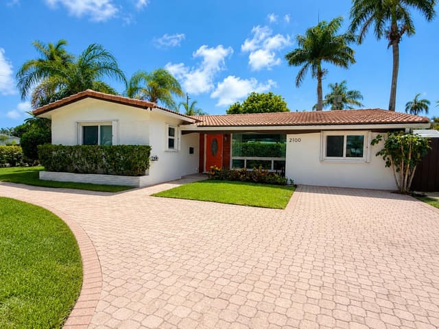 2100 N 14th Terrace, sold in ZIP 33020, Hollywood, FL