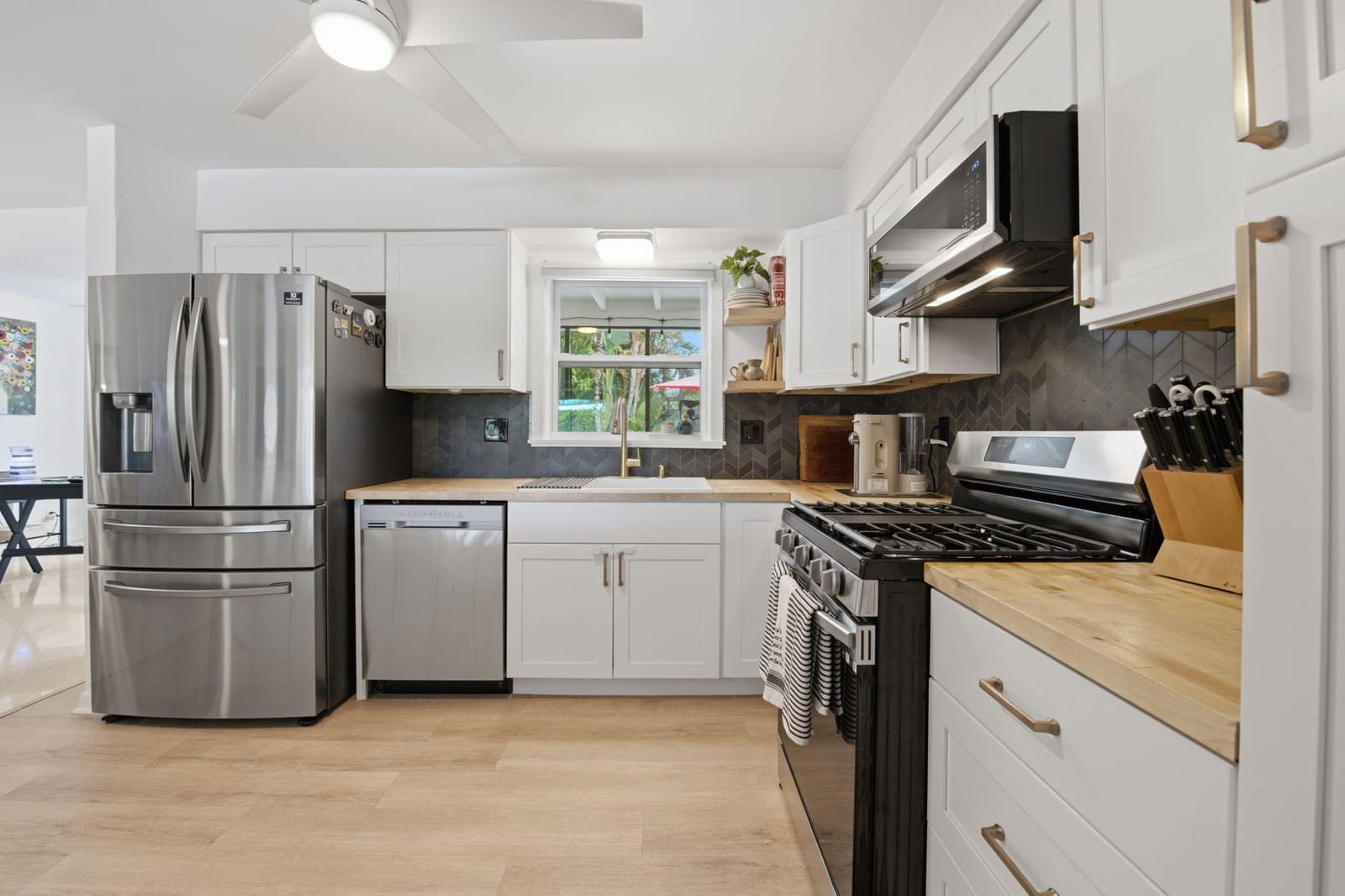 2100 N 14th Terrace — photo 12