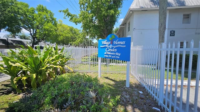 17255 SW 95th Avenue 211, Palmetto Bay, FL 33157