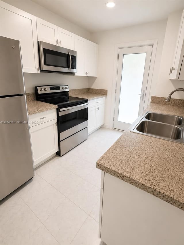 500 E Country Club Circle 7, Plantation, FL