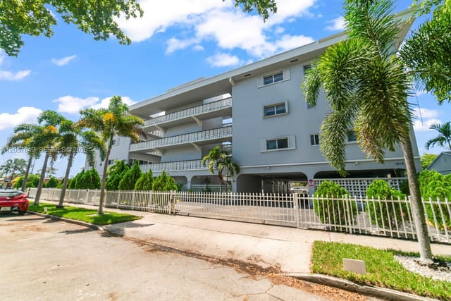 1818 Rodman Street 4A, Hollywood, FL 33020