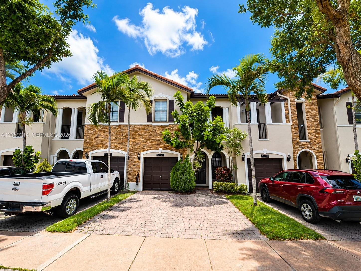 Pending home at 3054 NW 103rd Path, Doral, FL 33172