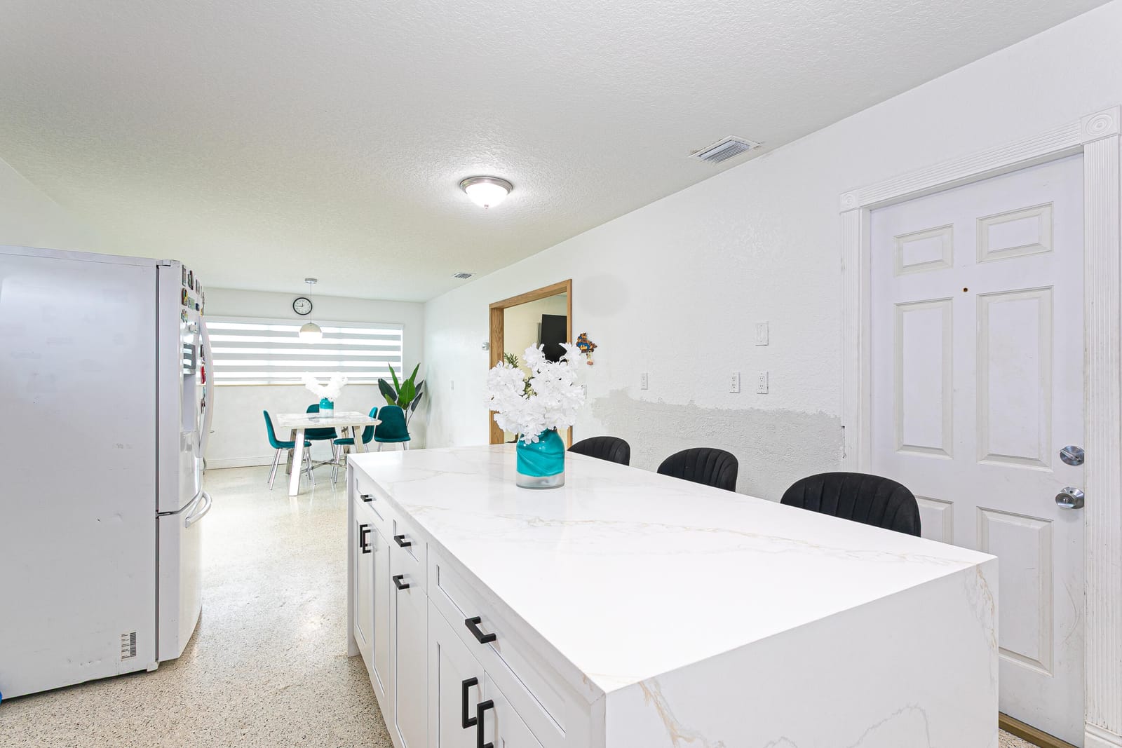 2395 Edgewater Drive — photo 12