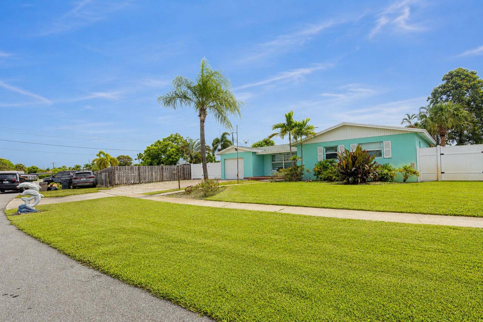 2395 Edgewater Drive — photo 3