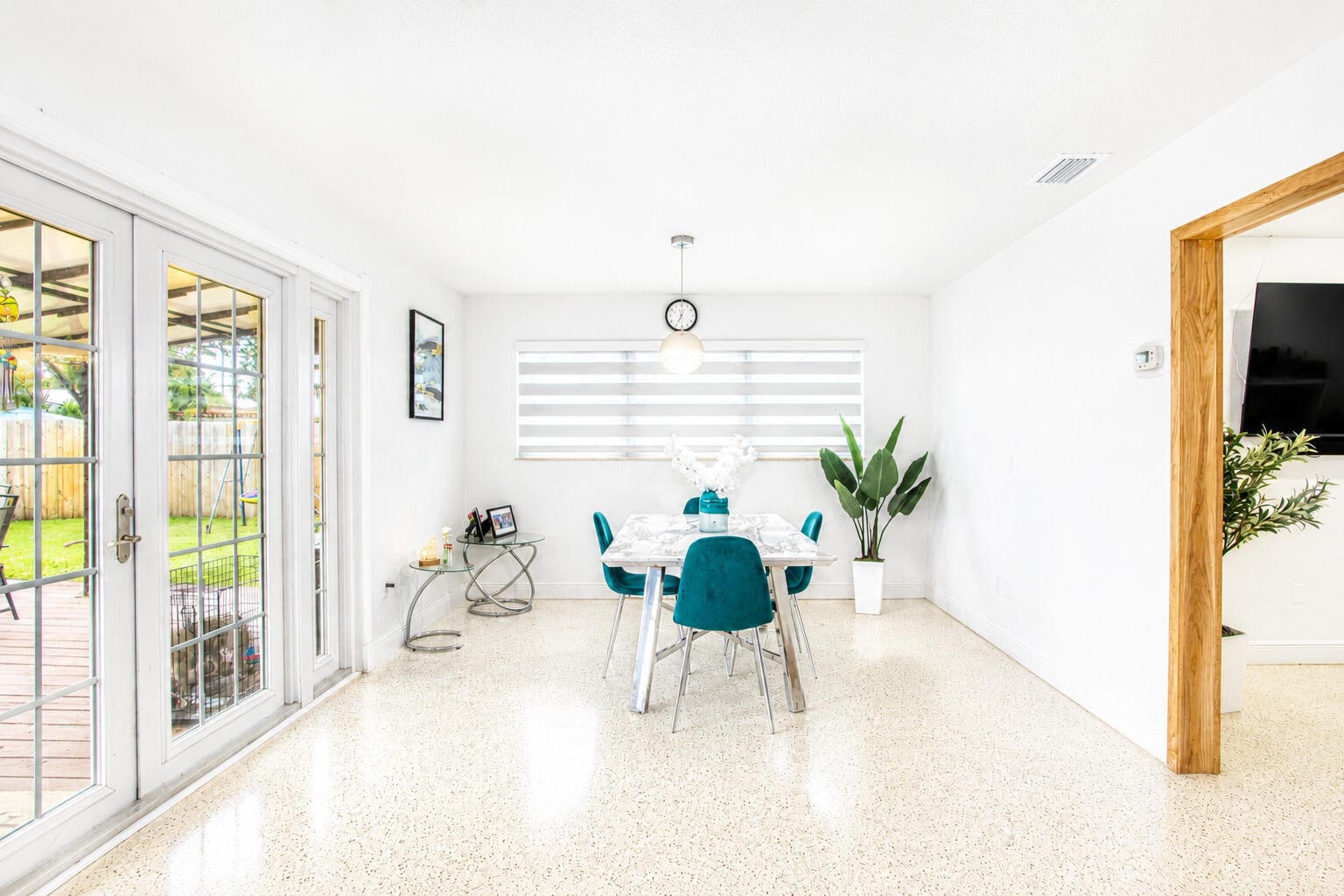 2395 Edgewater Drive — photo 9