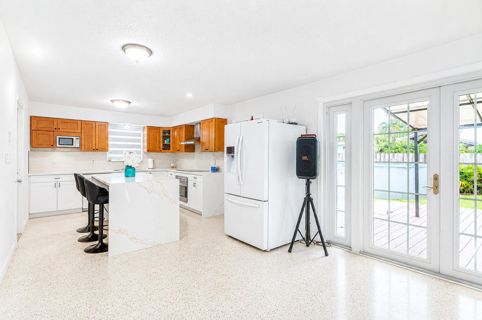 2395 Edgewater Drive — photo 10