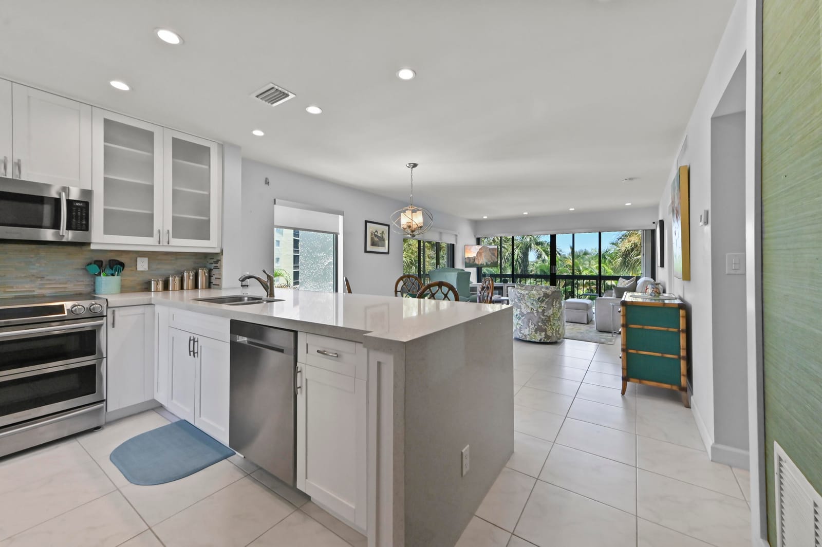 Sold home at 2550 Presidential Way 301, West Palm Beach, FL 33401