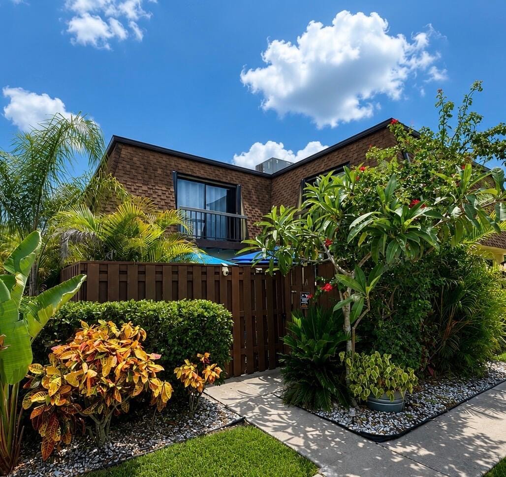 Pending home at 110 N Delaware Boulevard 11A, Jupiter, FL 33458