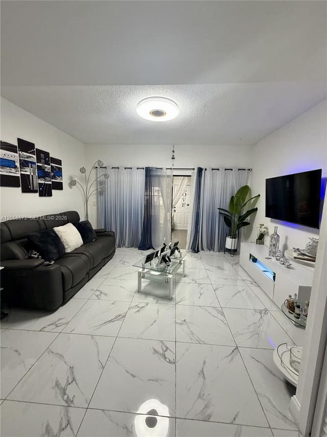 270 NW 71st Avenue 4, Laguna Club, Miami, FL