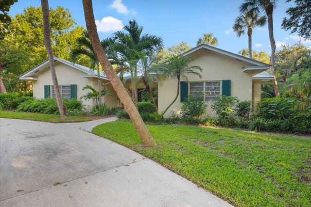 24/22 Via Lucindia Drive, Sewalls Point, FL 34996