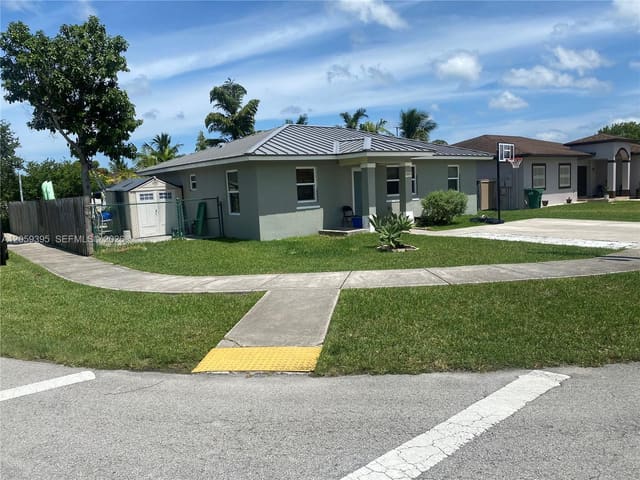 29203 SW 142nd Avenue, Homestead, FL 33033