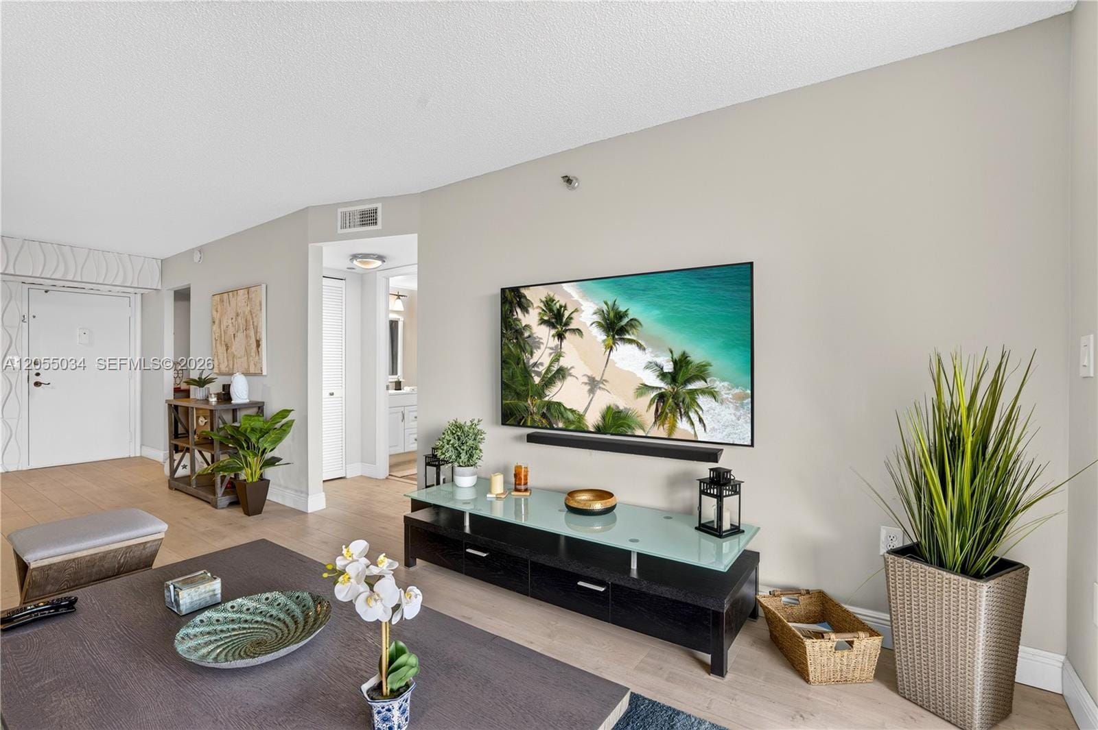 900 Saint Charles Place 621 — photo 3