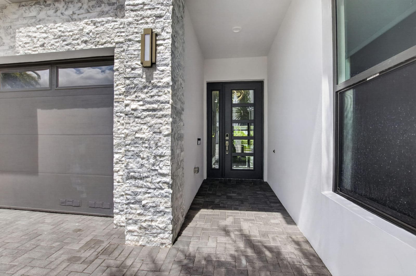 17237 Windy Pointe Lane — photo 2