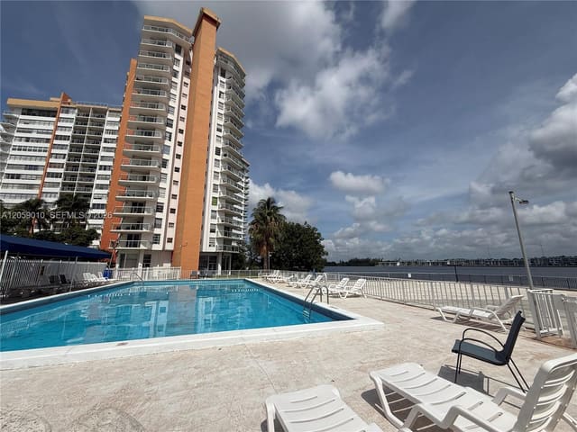 1351 NE Miami Gardens Drive 1215E, Miami, FL 33179