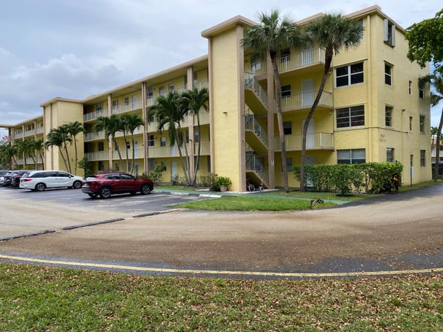 9949 Sandalfoot Boulevard 529, sold in Sandalfoot Blvd Apts Condo, Boca Raton, FL