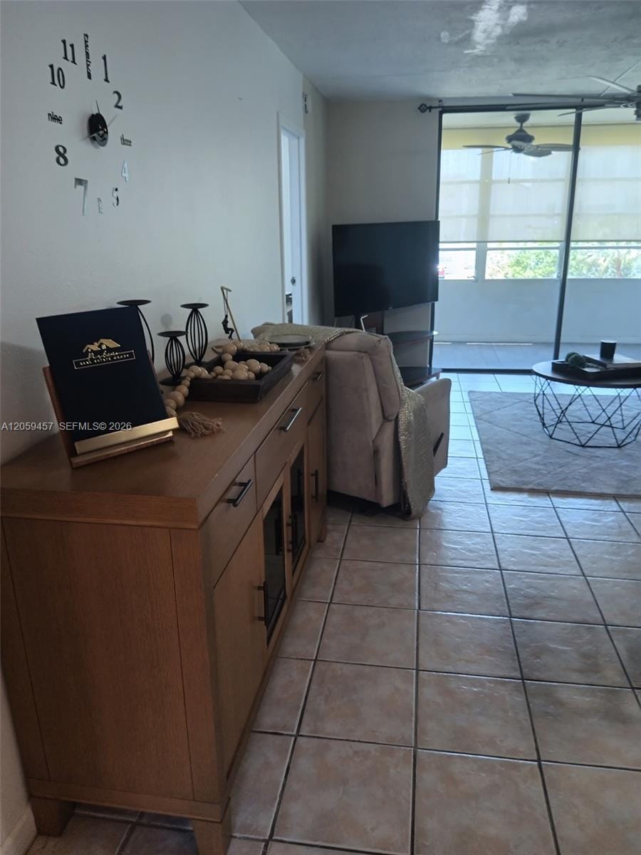 2821 Somerset Drive 312 — photo 9