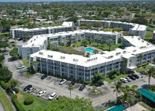 6700 ROYAL PALM Boulevard 203D, Royal Park Gardens, Margate, FL