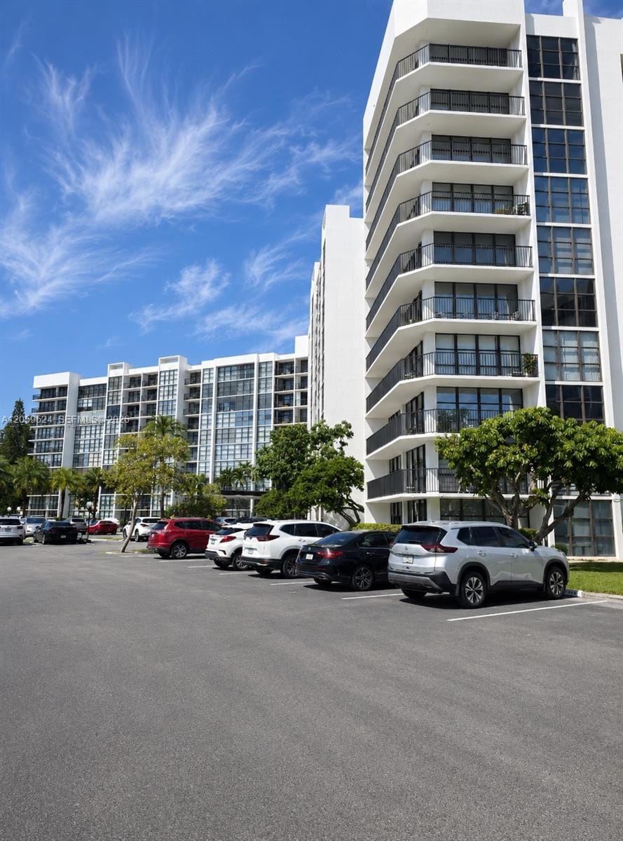 800 Parkview Drive 716, Hallandale Beach, FL 33009 photo 4