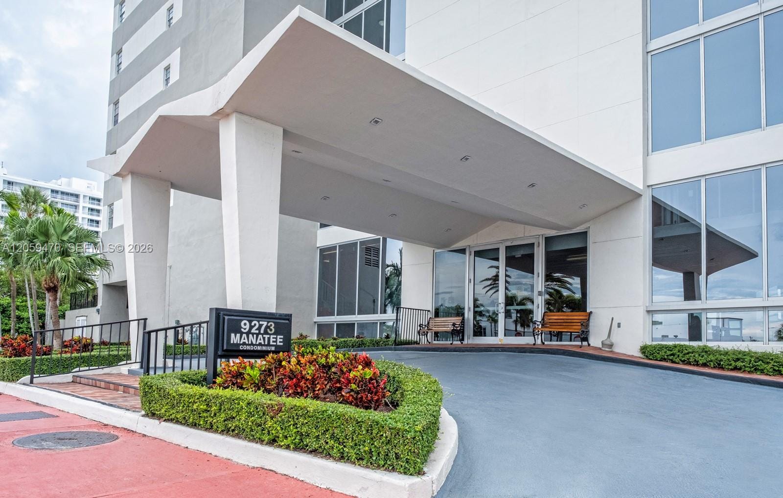 9273 Collins Avenue 212 — photo 4