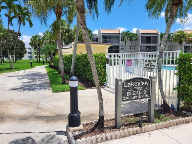 230 Lakeview Drive 207, Building Nine Of Racquet, Weston, FL