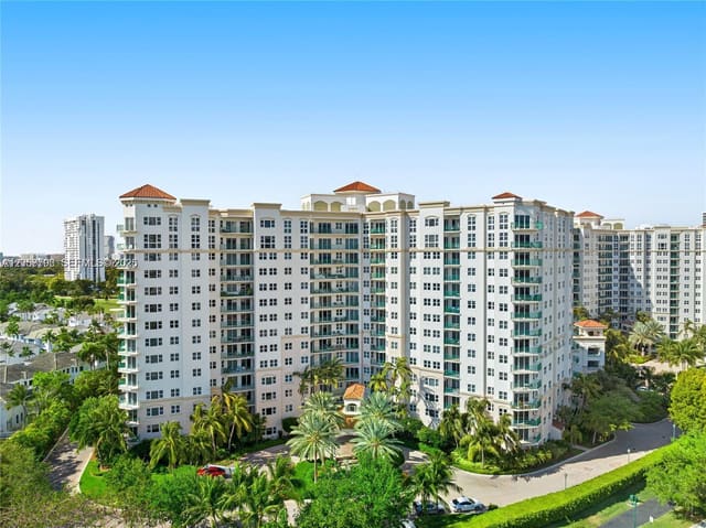 19900 E Country Club Drive 310, Turnberry Village So Towe, Aventura, FL