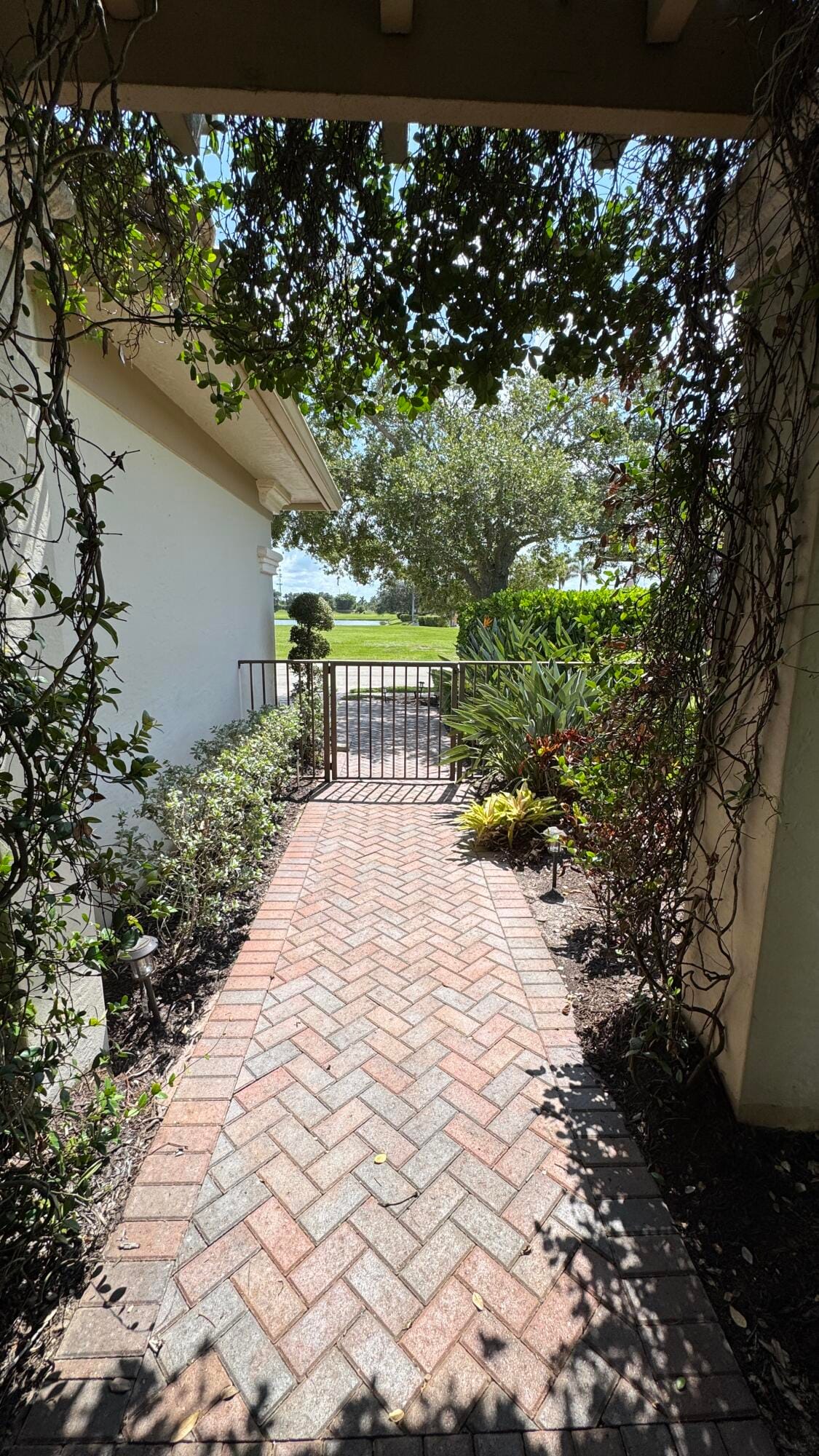 102 SE RIO PALERMO — photo 3