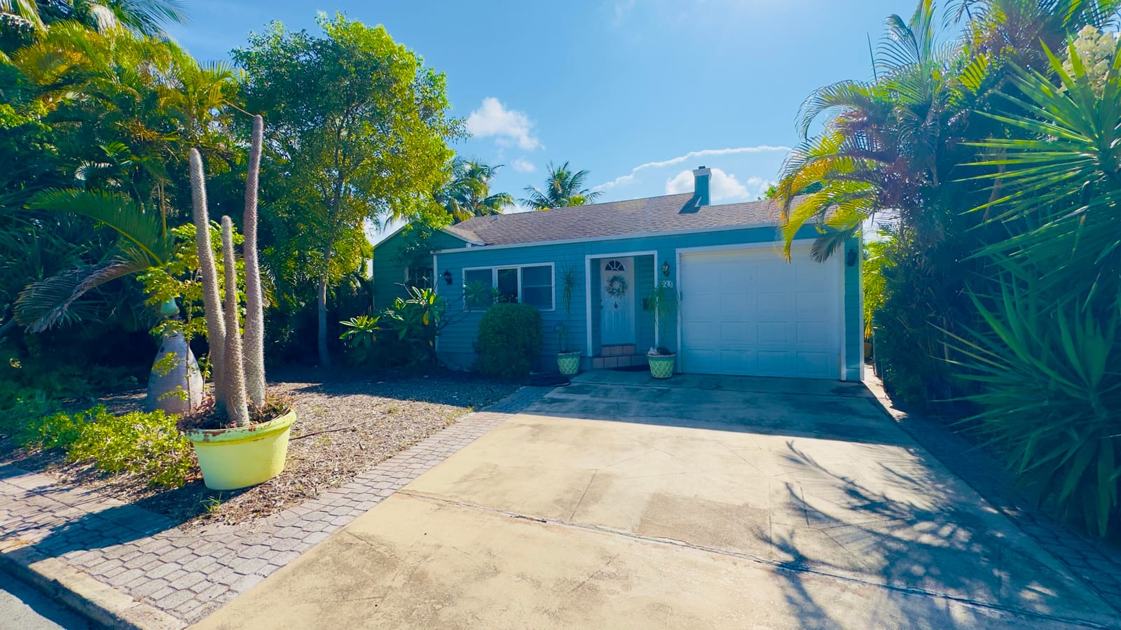 715 N PALMWAY — photo 5