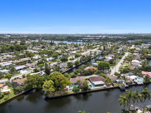 2060 NW 37th Street, Oakland Park, FL 33309
