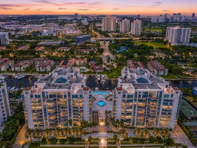3131 NE 188th Street 1-910, Aventura, FL 33180
